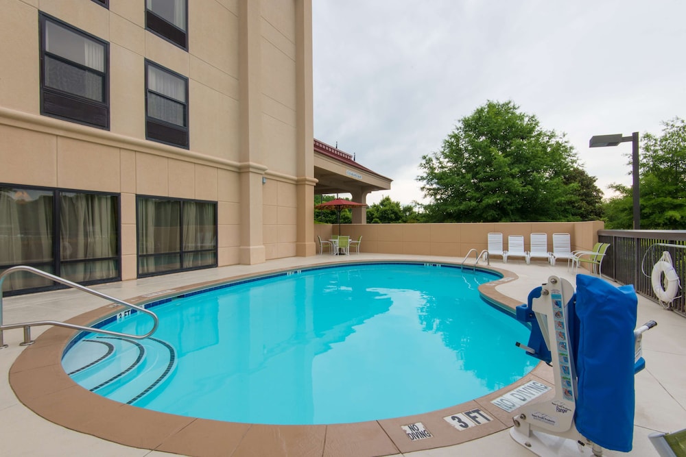 Hampton Inn Wilkesboro 3/50