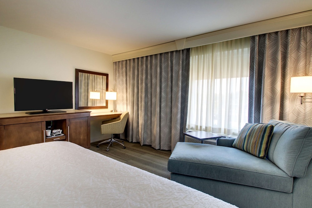 Hampton Inn & Suites Milwaukee West 22/64