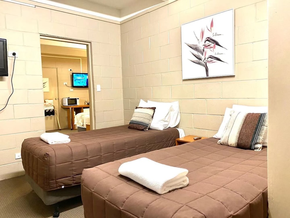 Apollo Motel Parkes 10/50