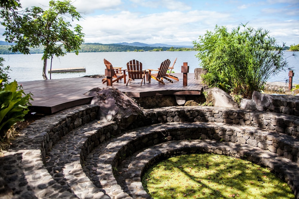 Jicaro Island Ecolodge 40/44