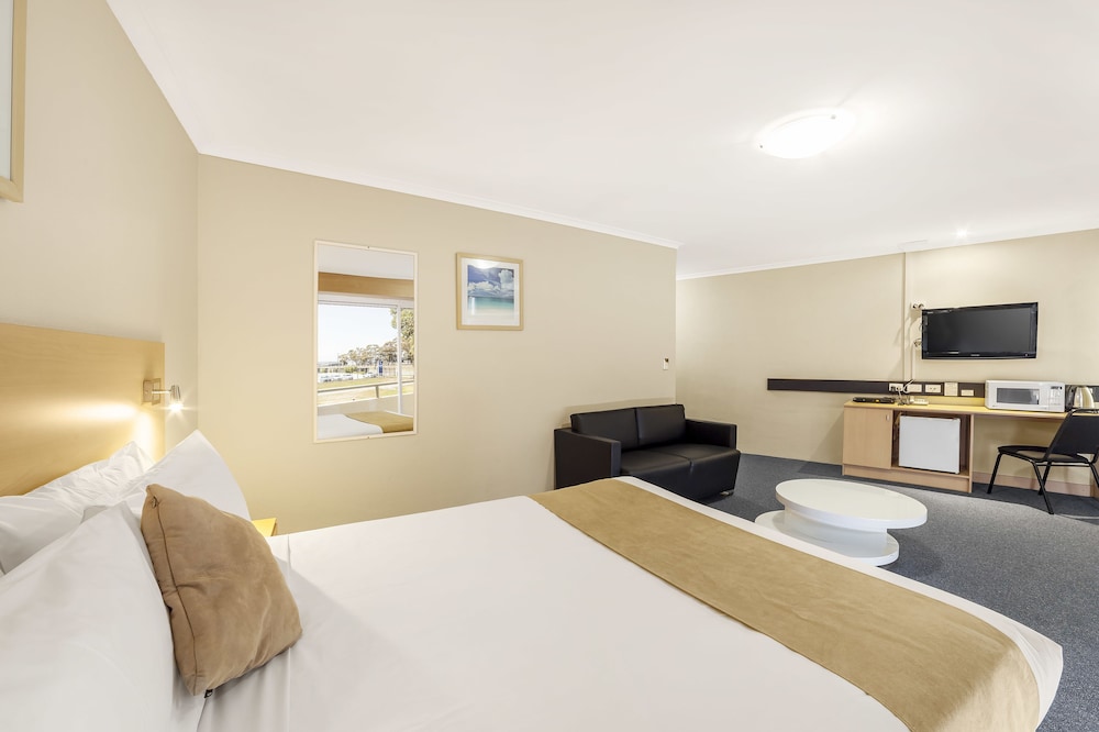 SPA, QUEEN BED