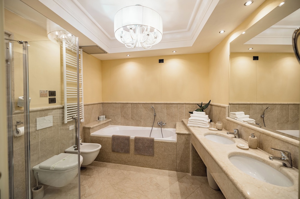 RELAIS DU SILENCE ALBERGO RELAIS I DUE ROCCOLI 47/50