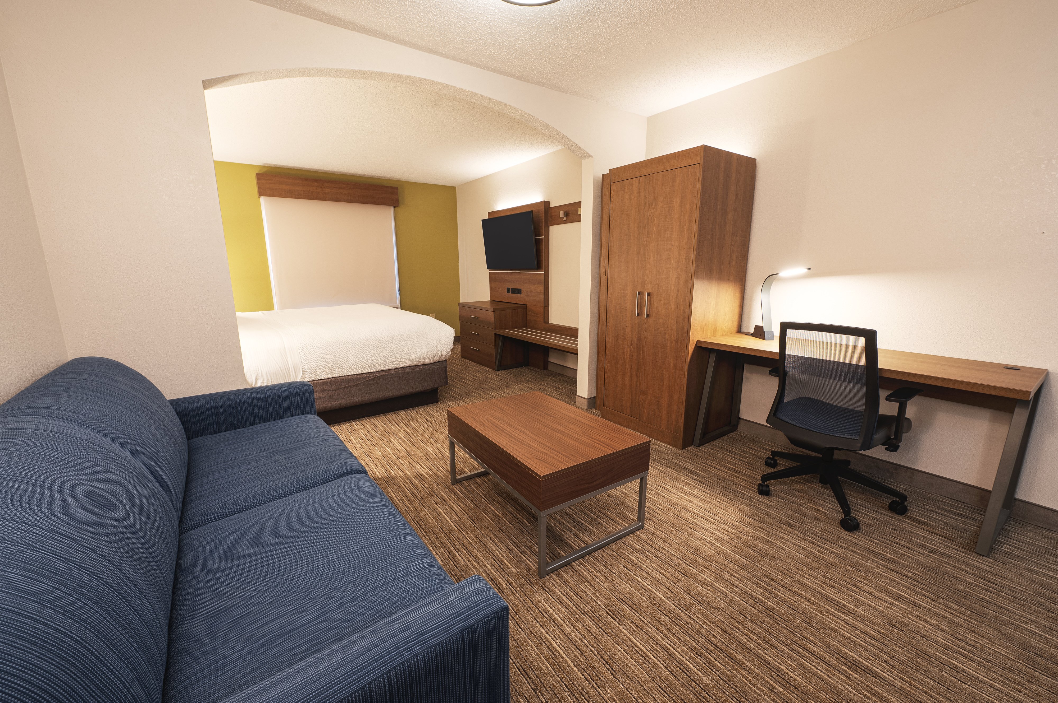 Holiday Inn Express Hotel Suites Goshen 53/75