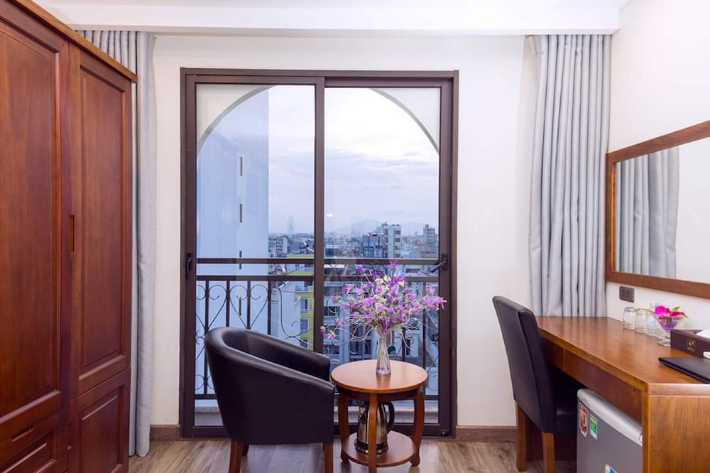 Royal Charm Hotel 45/57