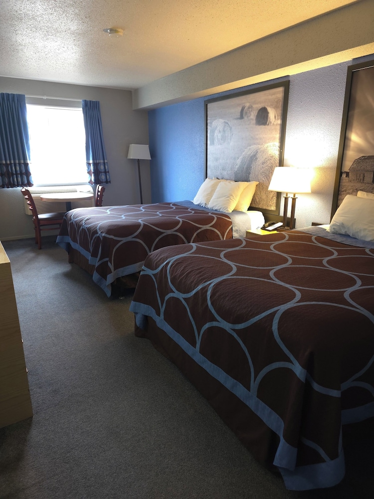 Super 8 by Wyndham Swift Current 39/46