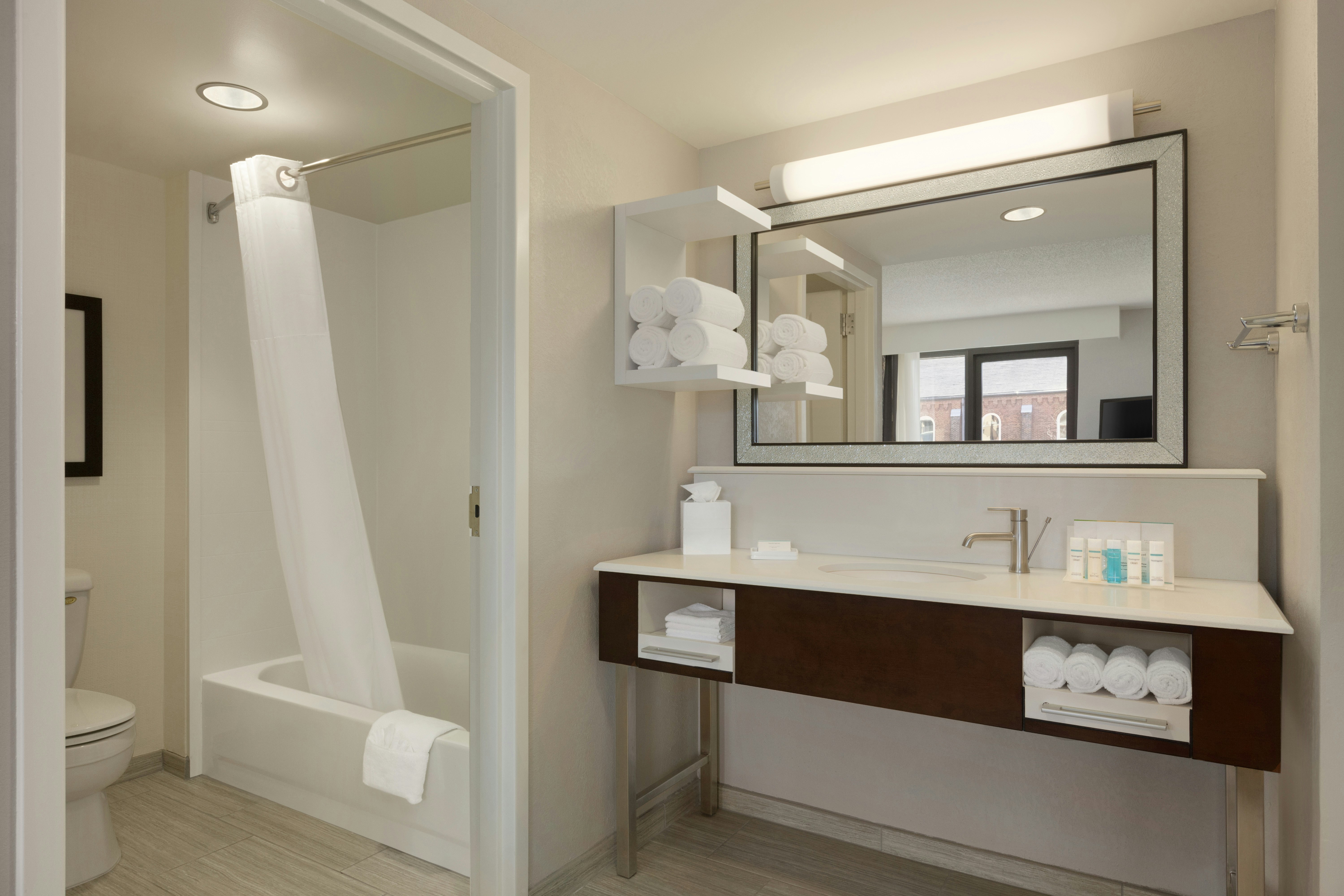 Hampton Inn And Suites Nashville Downtown Tn 52/53