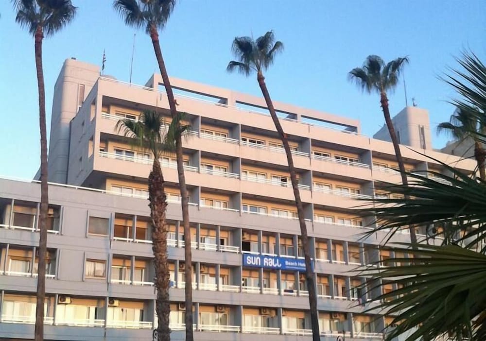 Sun Hall Beach Apartments 4/51