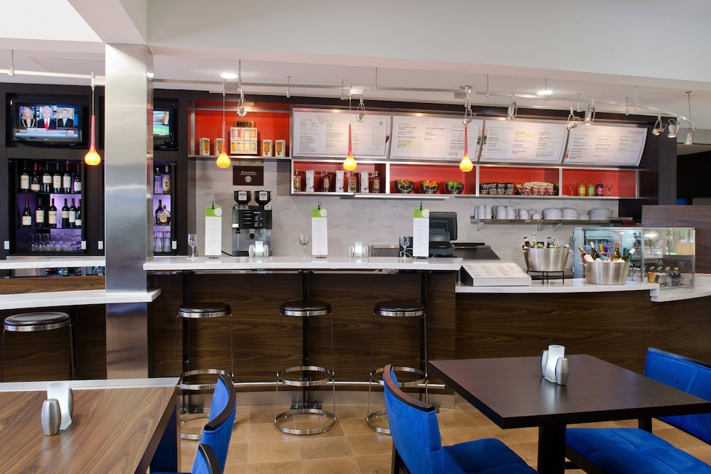 Courtyard by Marriott Kansas City Overland Park/Metcalf, South of College Boulevard 39/56