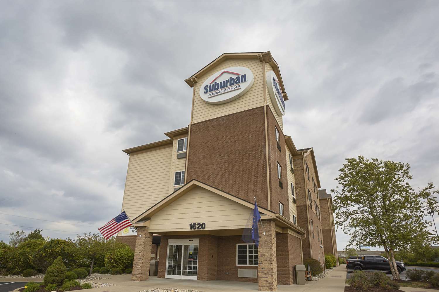 Birch Hill Suites Clarksville 1/35