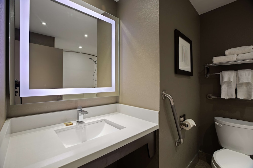 Best Western Plus Executive Inn 18/47