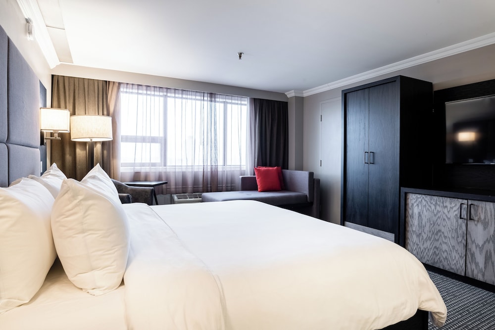 جناح بسرير كينج بغرفة نوم واحدة مع أريكة