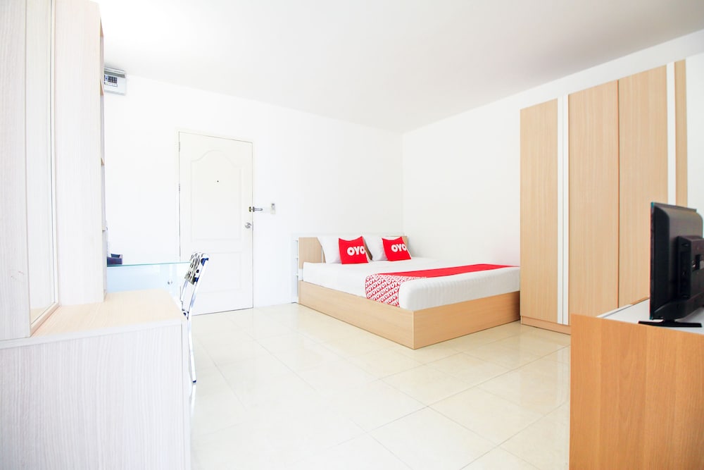 Capital O 411 Grandview Condo 15 25/58