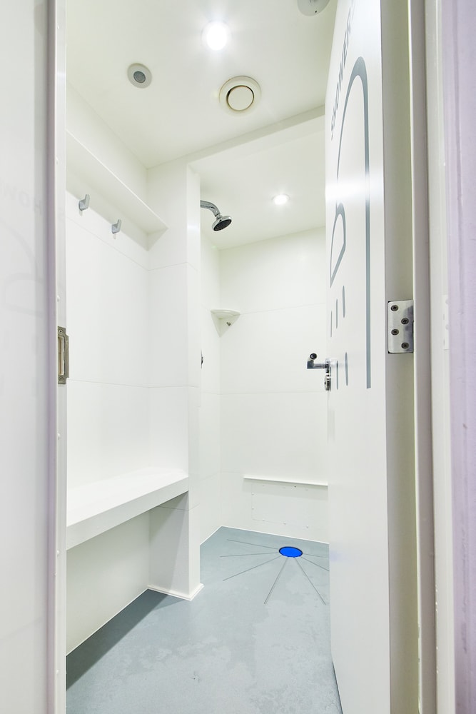 ST CHRISTOPHER'S INN OASIS - LONDON BRIDGE - FEMALE ONLY 33/33