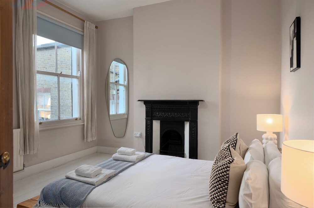 VESTO Three Bedroom Apartment in Clapham 9/26