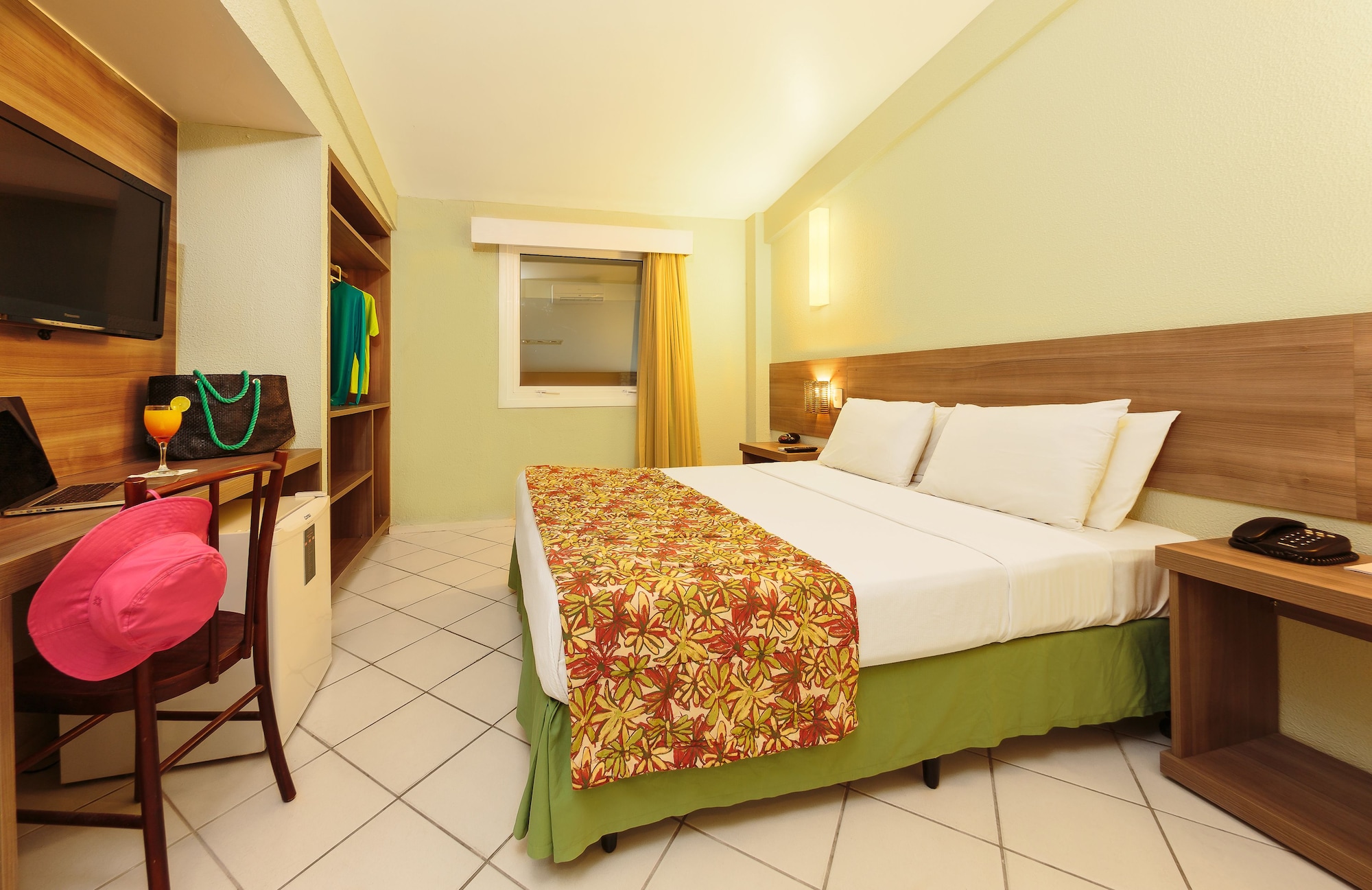 Economy, Queen Bed