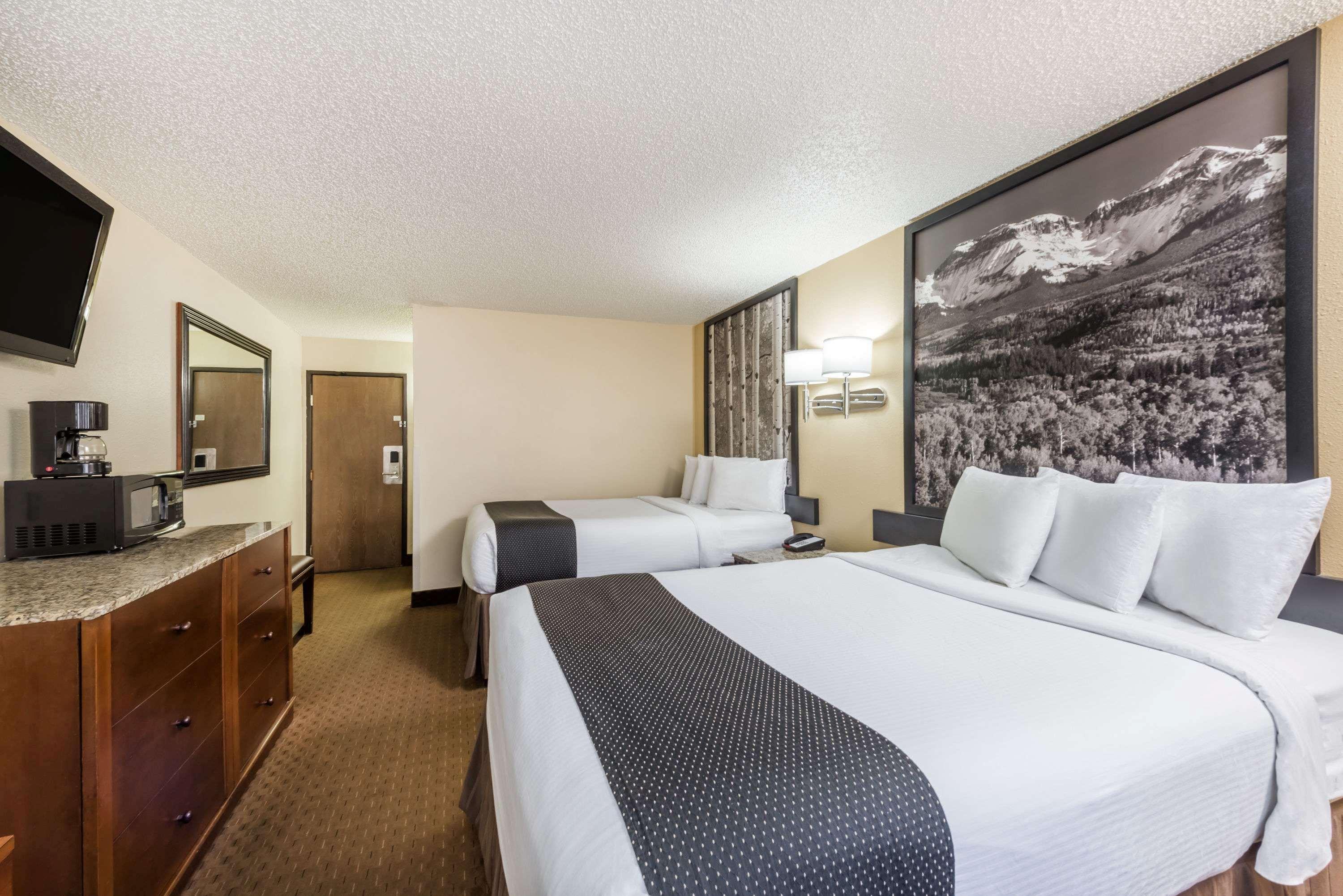 Super 8 by Wyndham Canon City 10/23
