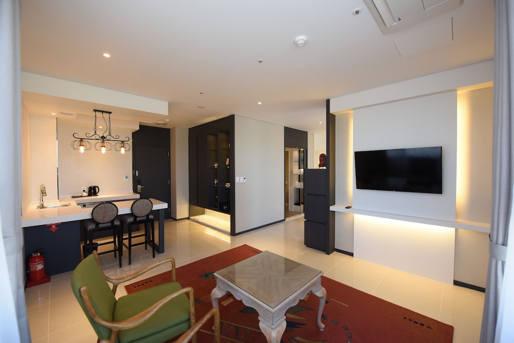 Artnouveau Suite Hotel 35/48