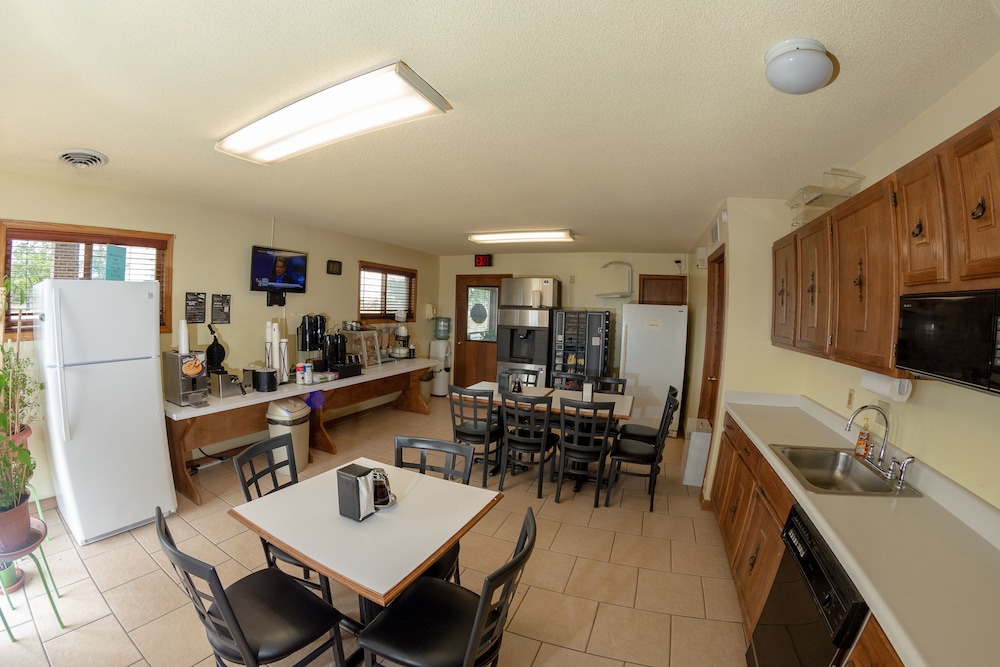 Americas Best Value inn Chanute 23/29