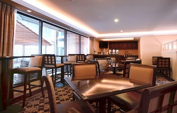 Ann Arbor Regent Hotel Suites 49/55