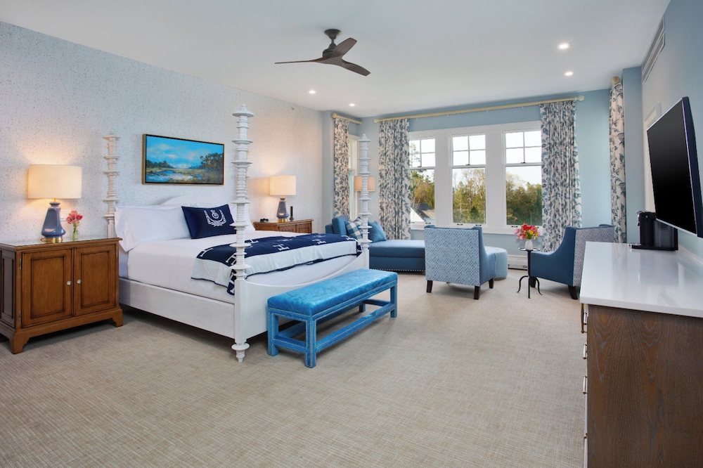 Superior, Luxury, King Bed, Water View
