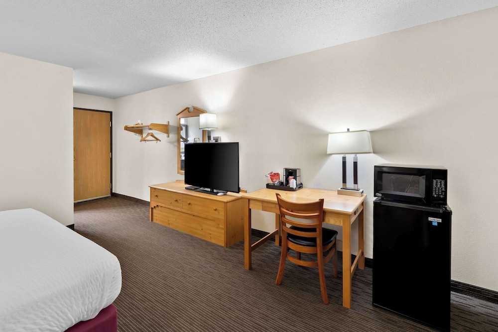 Quality Inn Ladysmith, WI 38/46