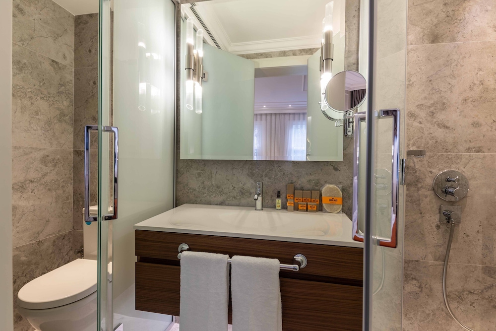 Amiral Palace Boutique Hotel 69/74