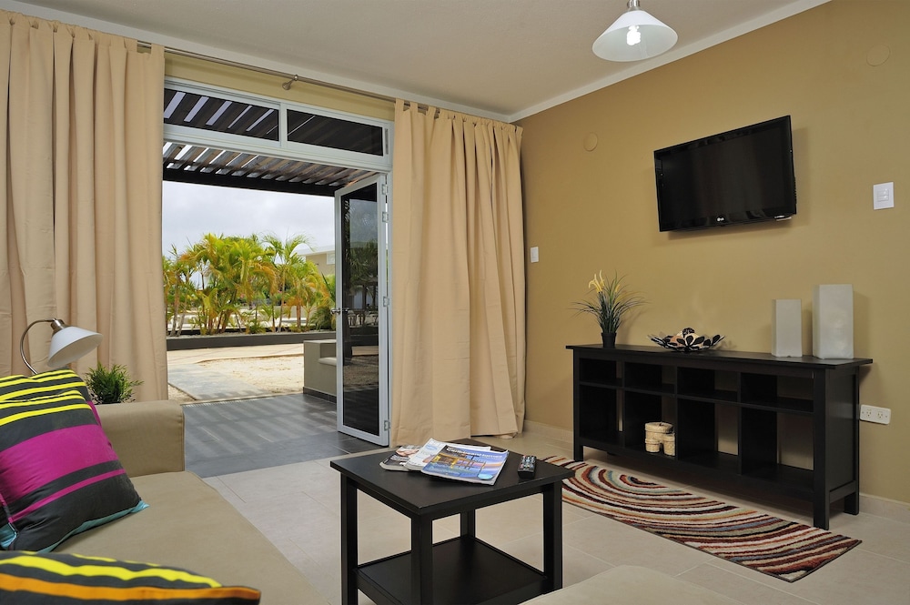 Eden Beach Resort 38/63