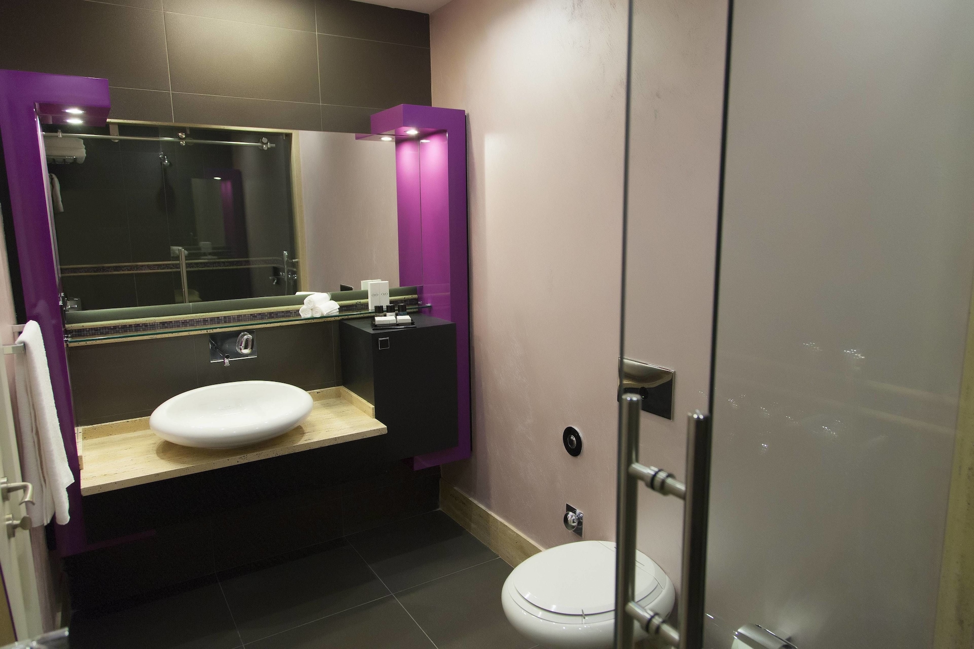 شقة بريميوم بسرير كوين وسريرين فرديين بإطلالة على المدينة بغرفتي نوم بمطبخ، The Leos Residence 7/7