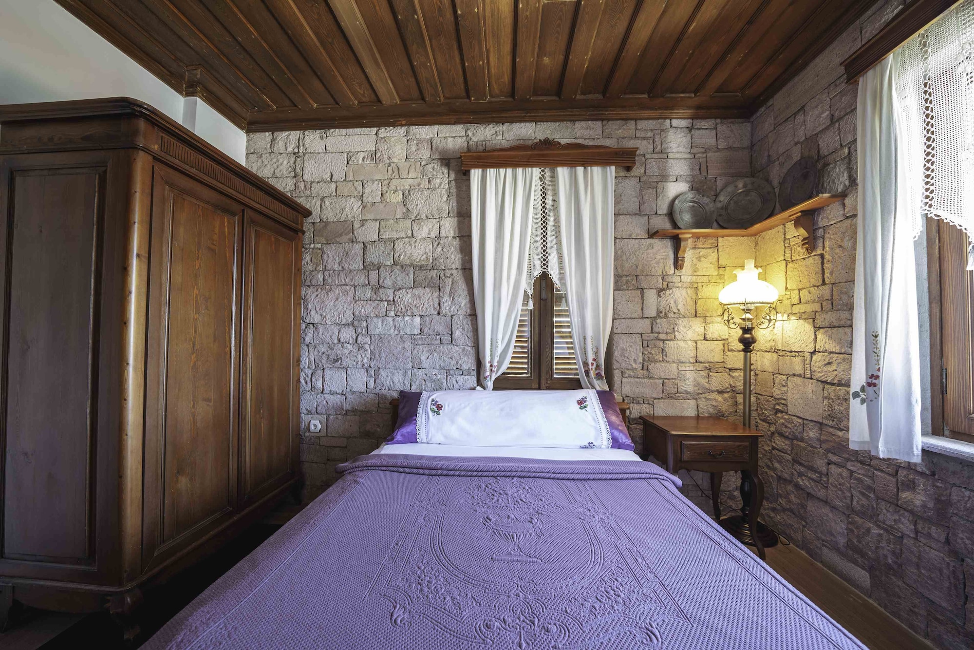 ECONOMY, DOUBLE BED