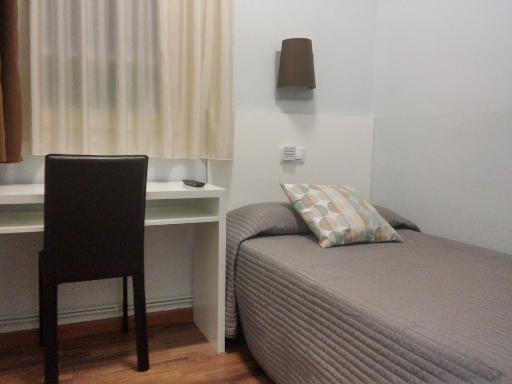 Hostal Lesseps 19/60