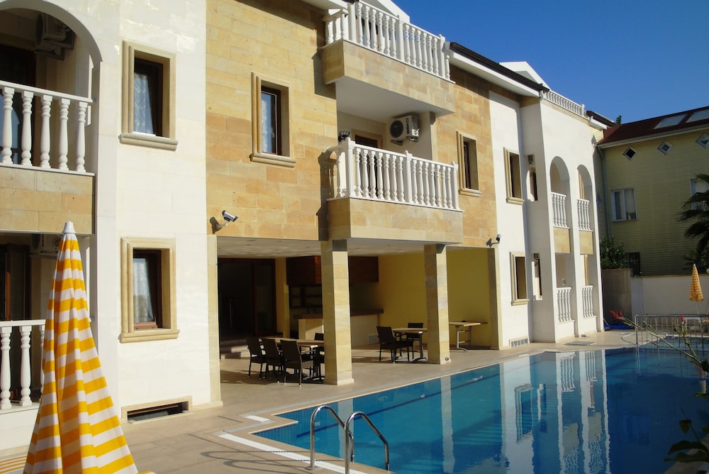 Dinara Hotel 3/66