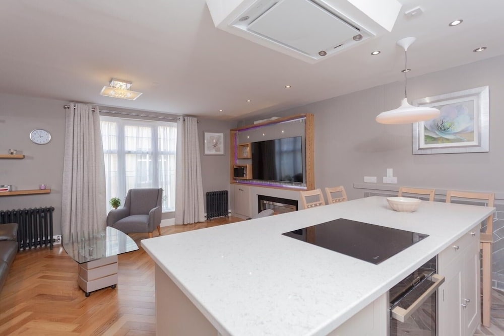 Alfred St Apartment 9/50