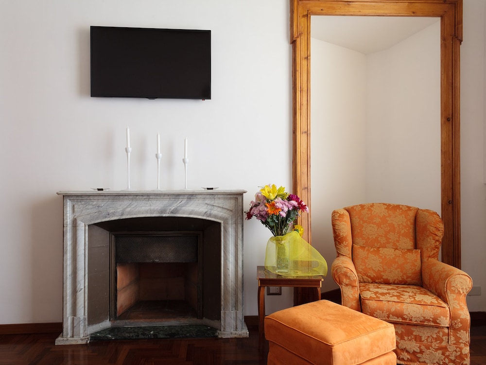 Lh Royal Suites 33/48