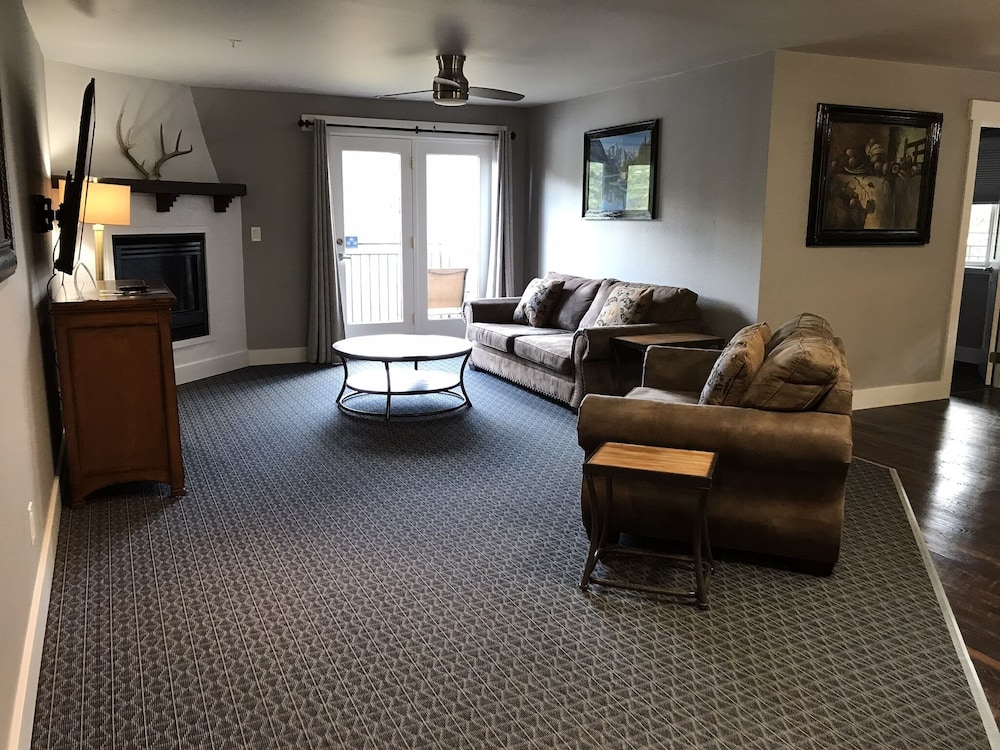 Blue Elk Inn 28/51