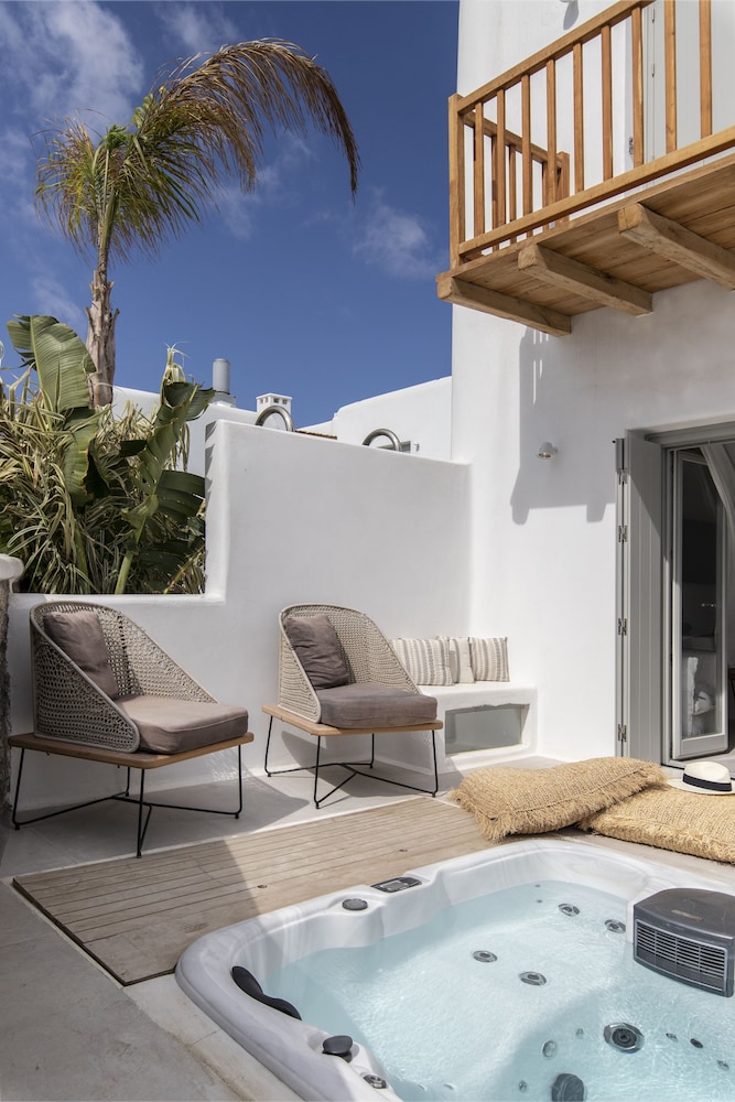 Adorno Beach Hotel and Suites 47/76