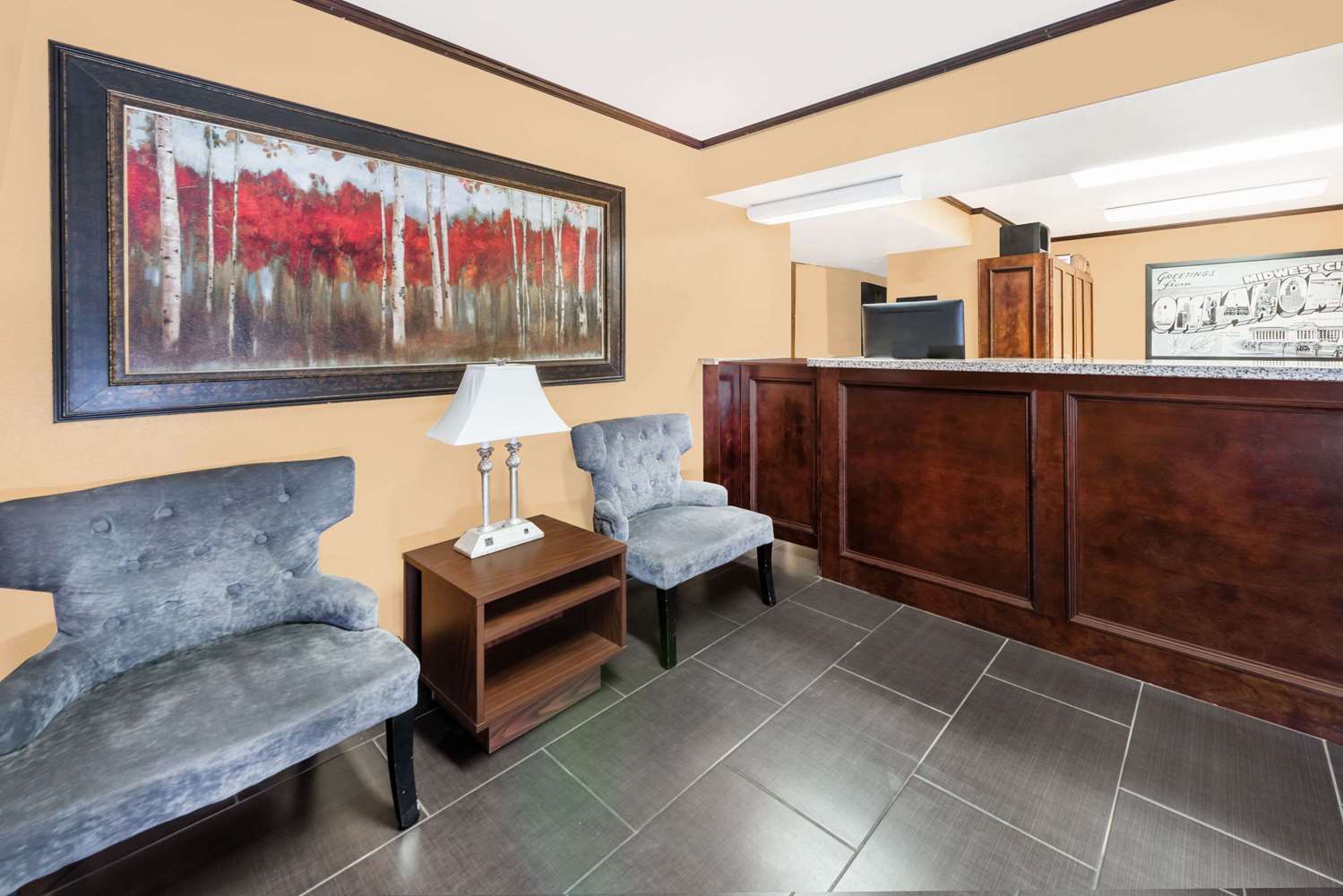 Super 8 by Wyndham Midwest City OK 9/33