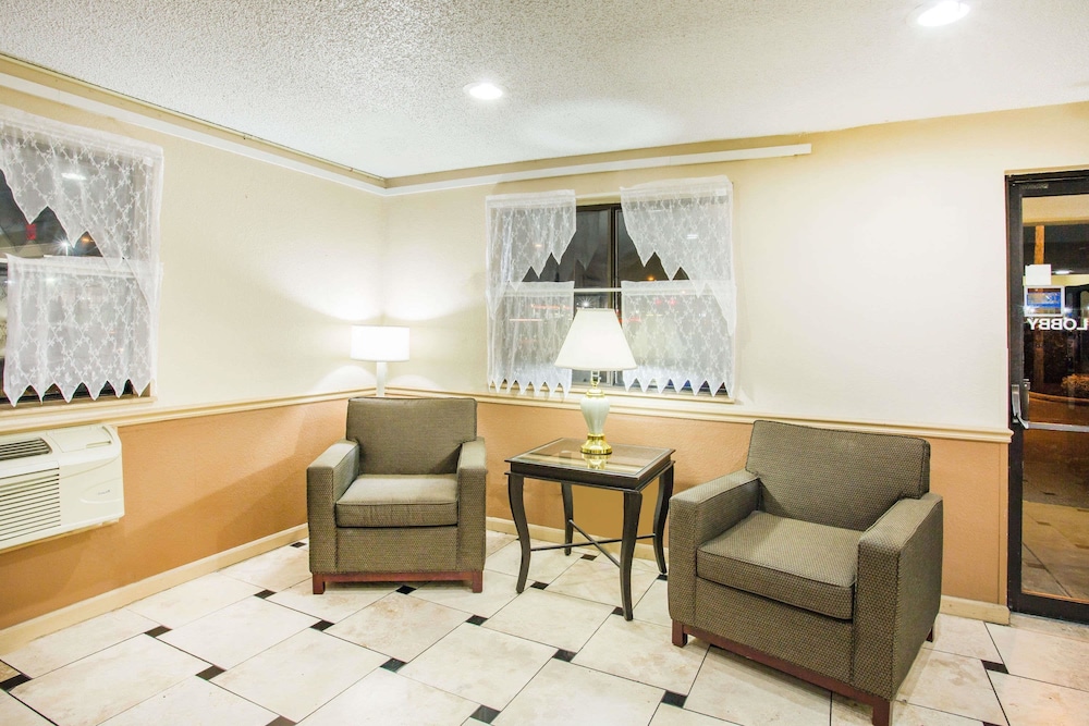 Super 8 By Wyndham Harrisonburg 14/18