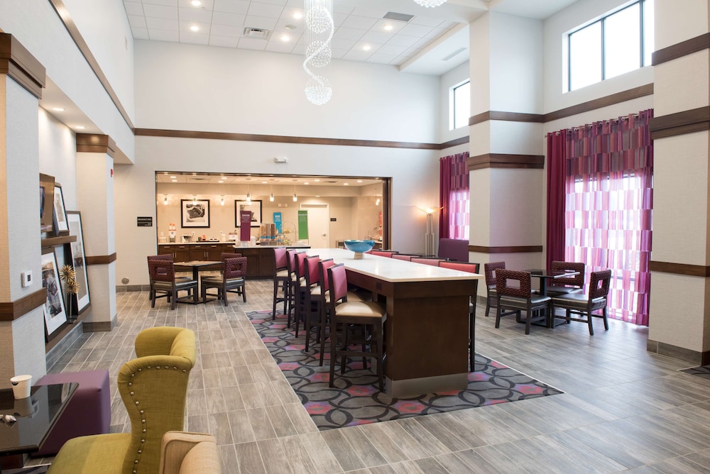 Hampton Inn & Suites Bay City, MI 47/51