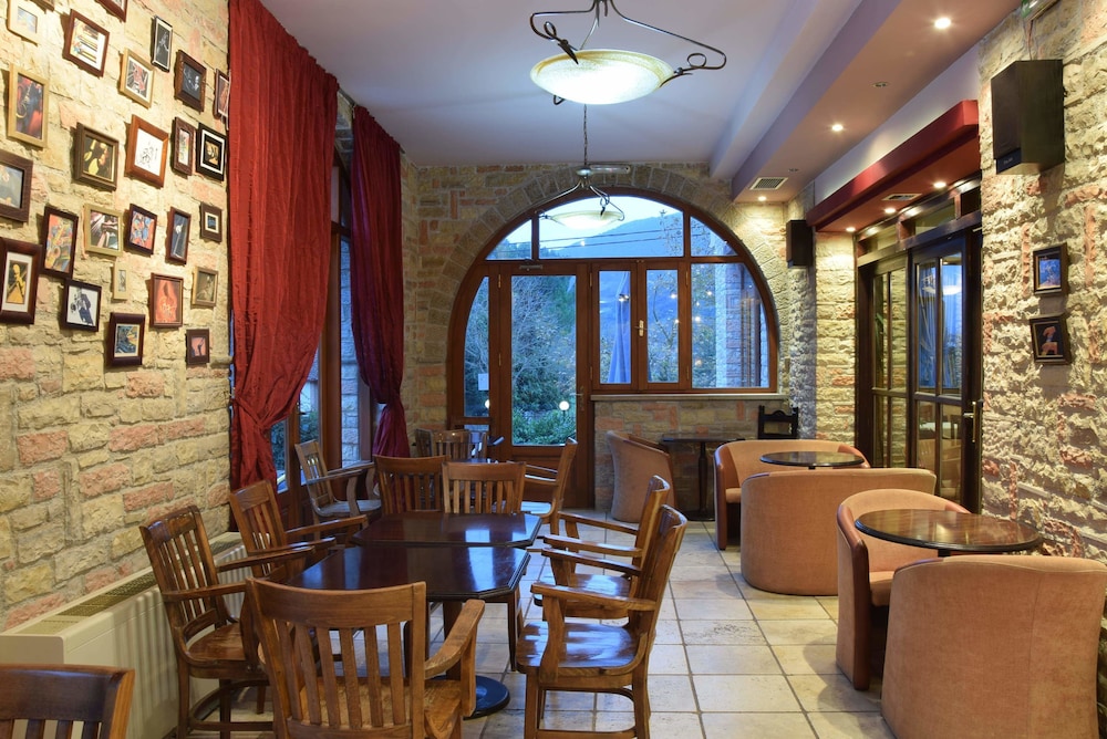 Mont Helmos Hotel 58/71