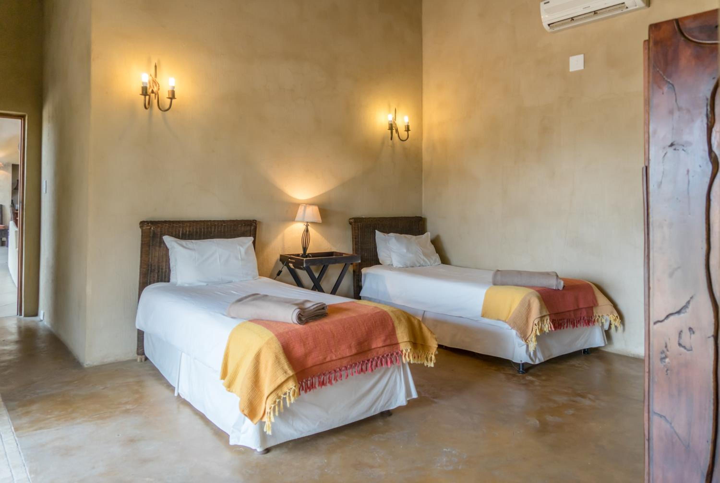 4 Bedrooms, House