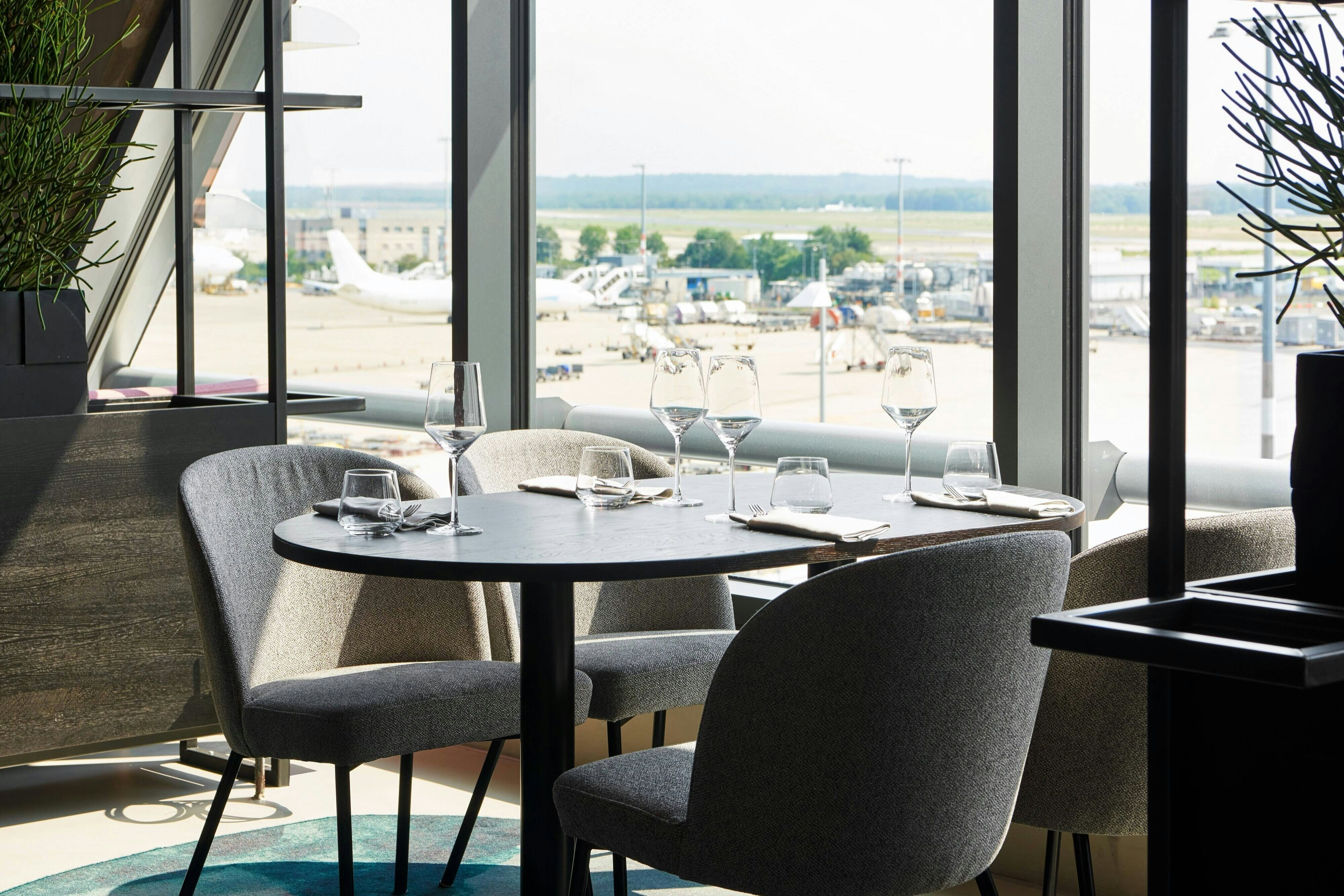 Moxy Cologne Bonn Airport 16/30