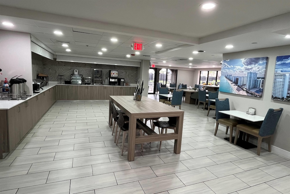 Hawthorn Extended Stay by Wyndham Ft Lauderdale Cypress Crk 33/46