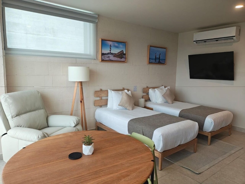 EVERGLADES SUITES 19/50