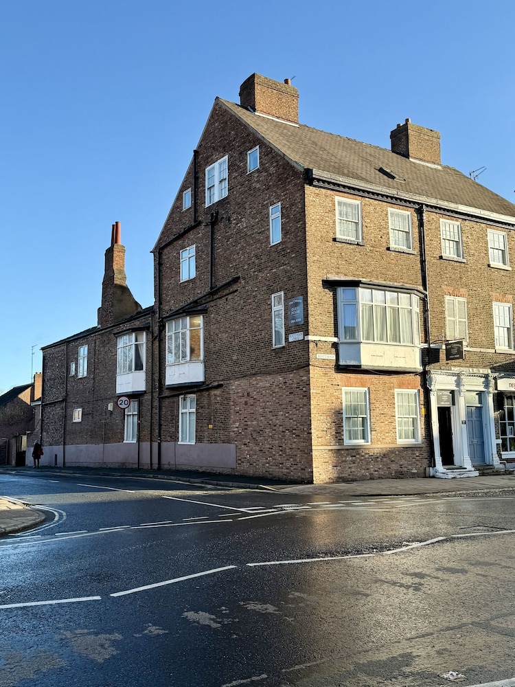 The Crescent Guest House 44/70