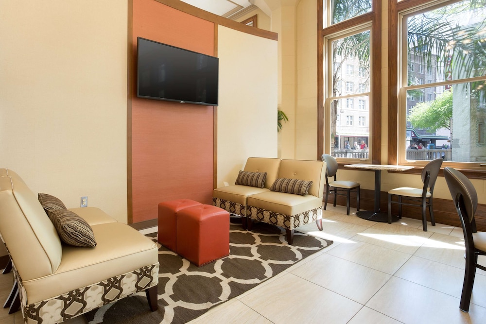 Drury Inn and Suites San Antonio Riverwalk 42/49