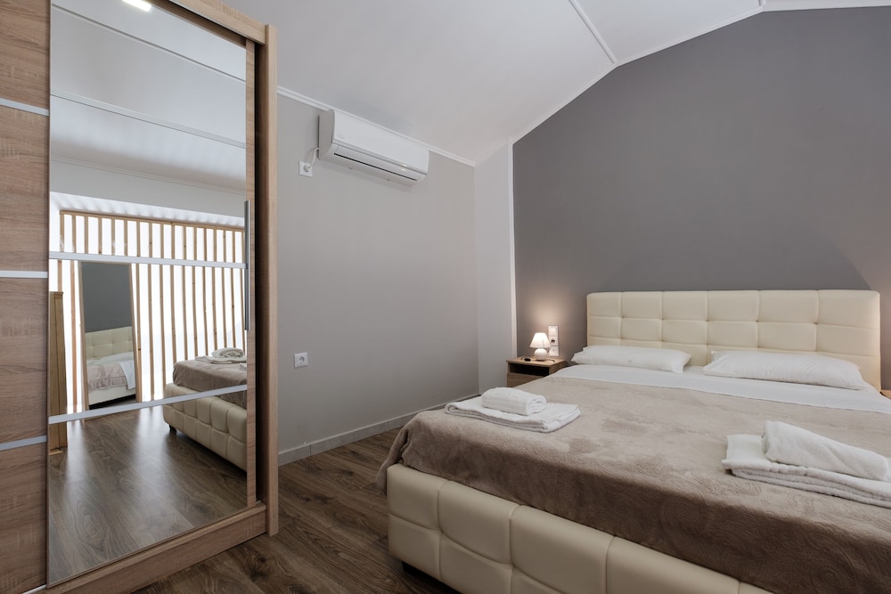 Suite, Double Bed, Two Story, 2 Sofa