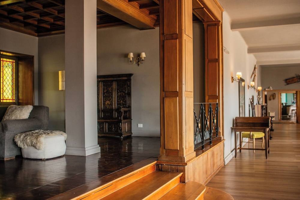 Tres Reyes Hotel 50/50