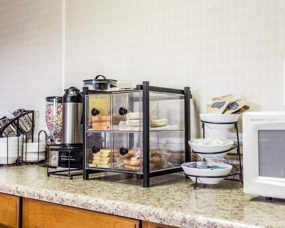Econo Lodge Inn And Suites Matthews Charlotte 19/28
