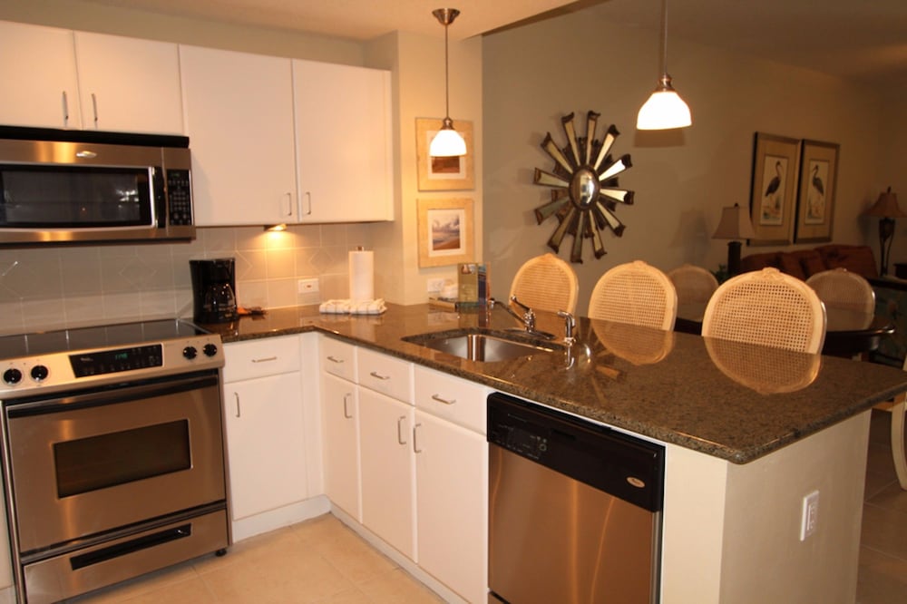 Grand Panama Beach Resort by Emerald View Resorts 30/77