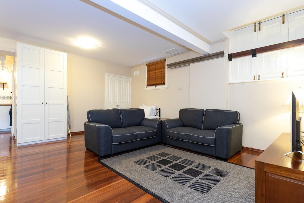 Fremantle Bed And Breakfast 26/45